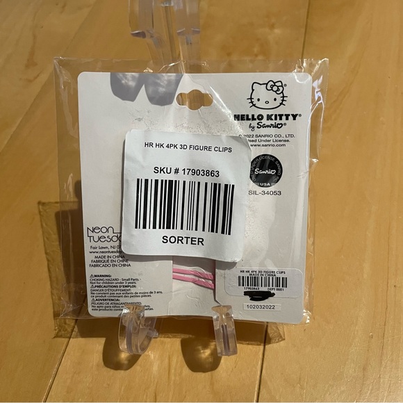 New hello kitty 3D 4pk hair clip set - Picture 2 of 2